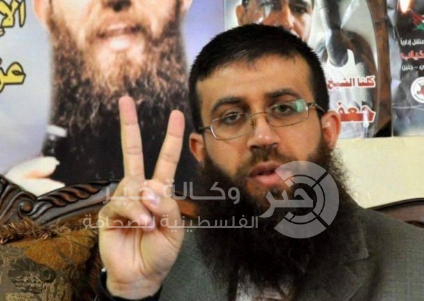 الاحتلال يدرس إجبار الأسير عدنان على إجراء الفحوصات