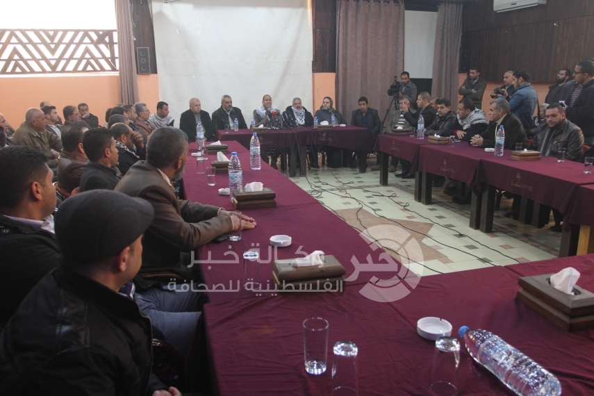 بالتفاصيل : المقطوعة رواتبهم يصعدون ضد التنظيم في غزة