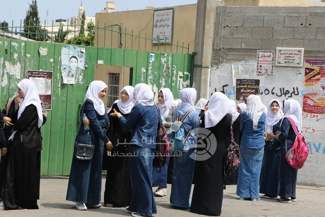 بالصور :  آراء طلاب غزة بامتحان اللغلة الانجليزية "2" في ظل اشاعات التسريب