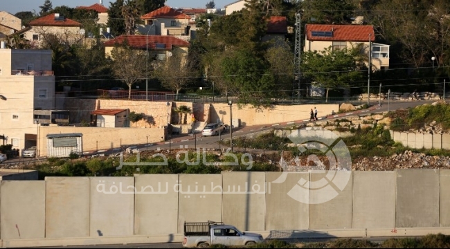 الاحتلال يوقف إجراءات تسمح بإخفاء مصادرة أراض فلسطينية