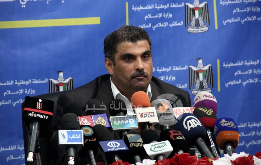 الاقتصاد: تطالب الاحتلال بالافراج عن 19 تاجراً وفتح جميع المعابر التجارية