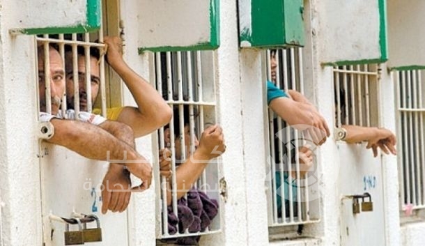 الاحتلال يمارس إجراءات تنكيلية بحق الأسرى في معتقل "عتصيون"