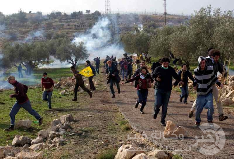 أهالي قريوت يتصدون لمستوطنين حاولوا حرق منتزه والاعتداء على منازل