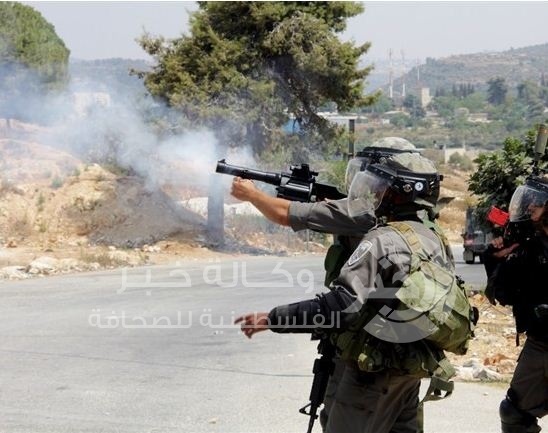 اصابات بالاختناق خلال مسيرة بعزون