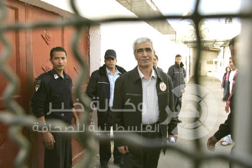 أحمد سعدات يهدد بالشروع بإضراب مفتوح عن الطعام