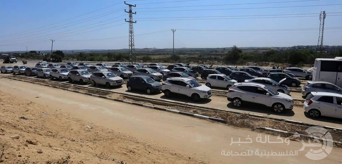 الاحتلال يسمح بإدخال عشرات السيارات الجديدة عبر معبر "إيرز"