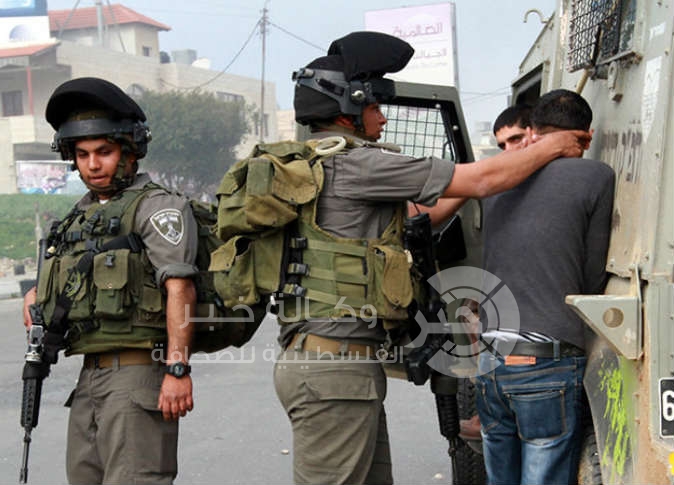 الاحتلال يعتقل 12 مواطنا بالضفة