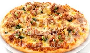 بيتزا بالتونة من أشهى المأكولات