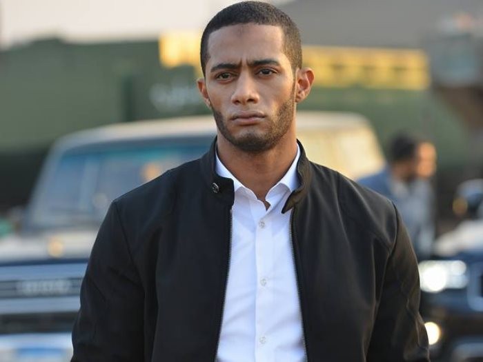 محمد رمضان : يبهر الجمهور بإمكانيات سيارته الجديدة