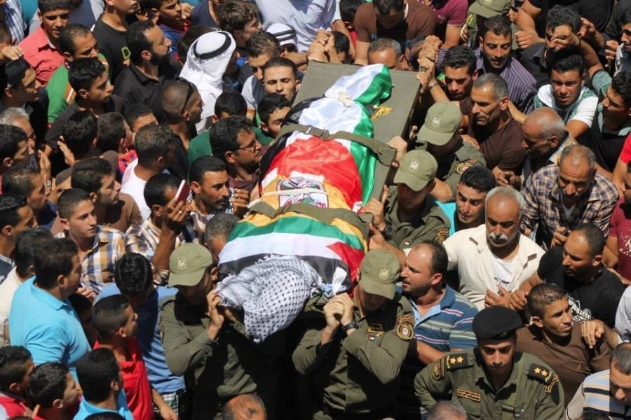طولكرم: جماهير غفيرة تشيع جثمان الشهيد الحبالي