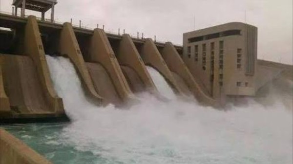 قوات أميركية وفرنسية تسيطر على أجزاء من سد الفرات