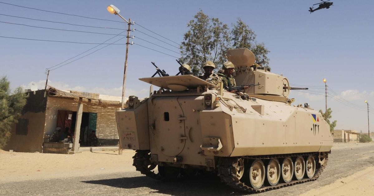 استشهاد 6 جنود مصريين ومقتل 35 مسلحاً في سيناء