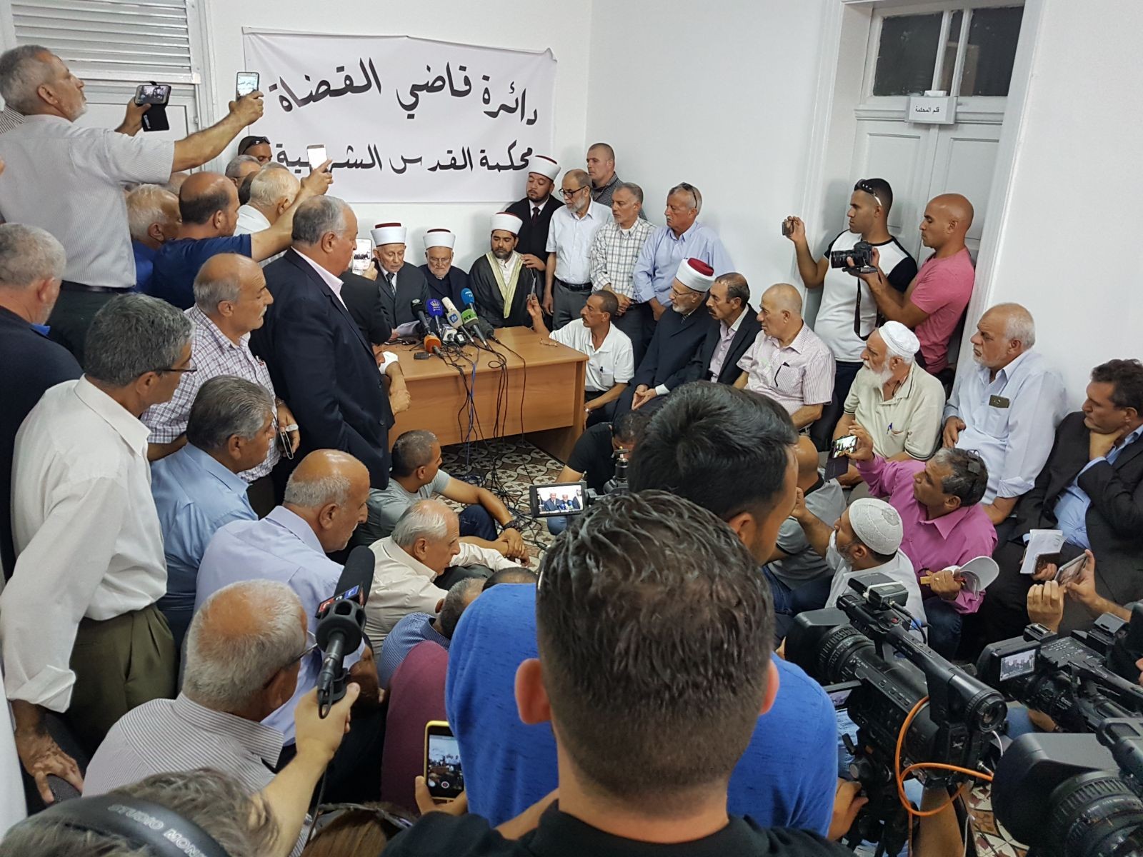 عقب قرار إزالة البوابات والكاميرات