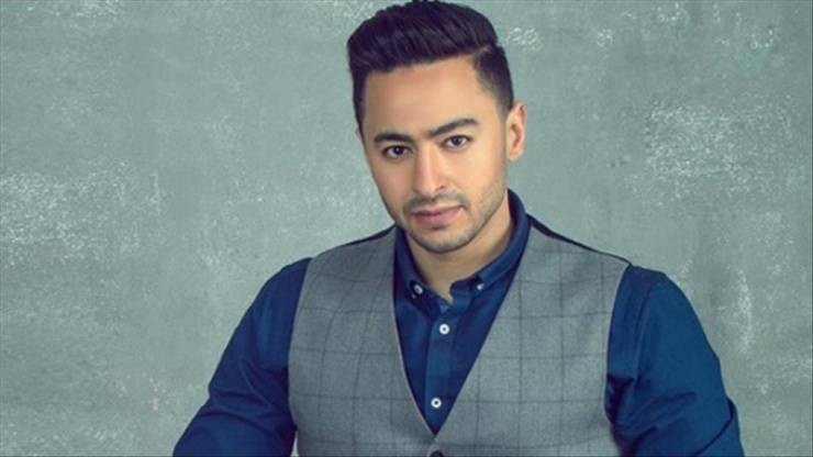 ماذا فعل الفنان حمادة هلال عندما ماتت طفلة بحفله؟