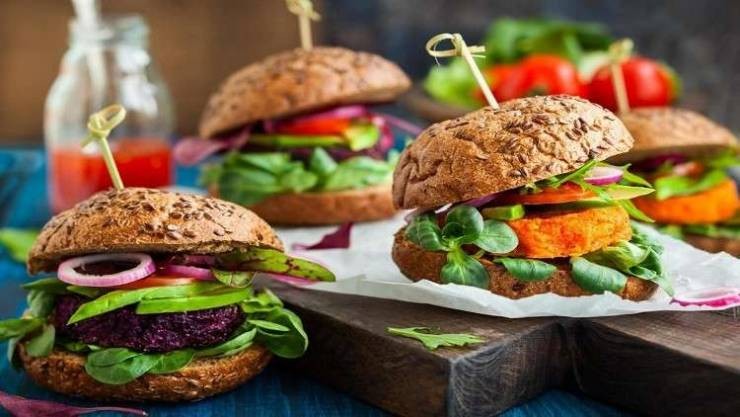 اكتشاف سر زيادة الرغبة في تناول الطعام ليلا