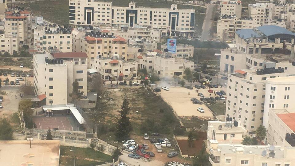 إصابات خلال قمع أجهزة السلطة لوقفة احتجاجية على محاكمة الشهيد ”الأعرج” بالبيرة