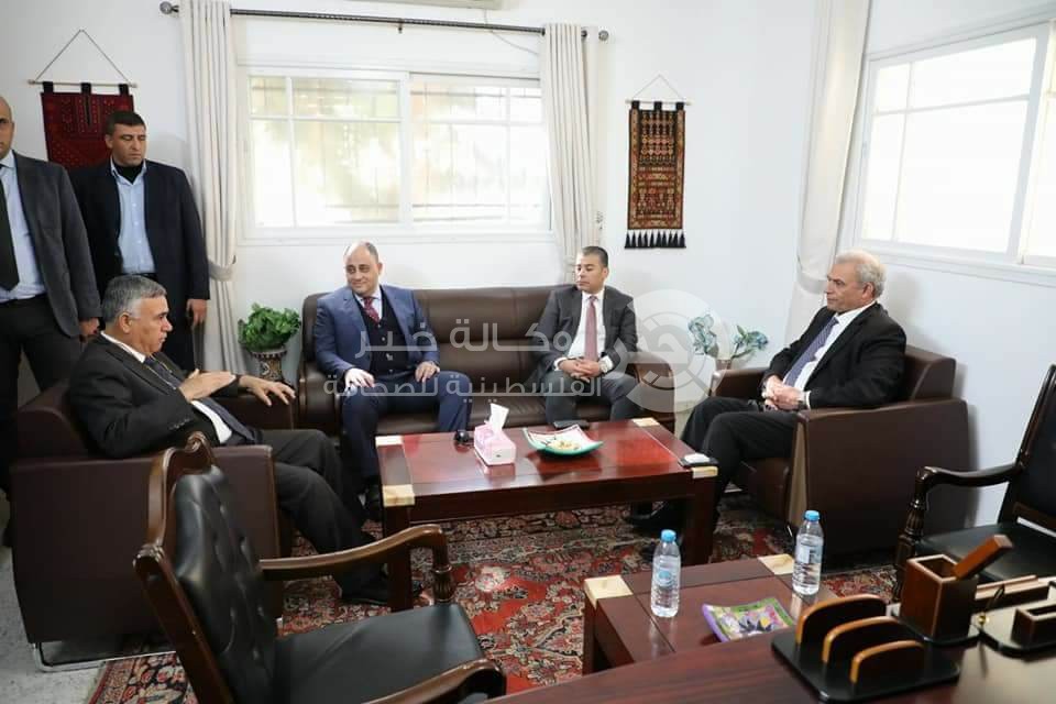 مع الحفاظ على حقوق موظفي غزة