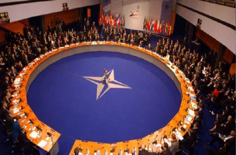 "الناتو" ندعو روسيا لعدم استخدام "القنبلة القذرة" في أوكرانيا