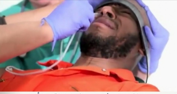 أسير ينقل معاناة زملائه المضربين عن الطعام في سجن"نيتسان الرملة"