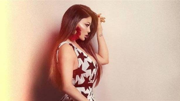 بالفيديو: هيفا وهبي تتمايل رقصاً مع هذا الرجل