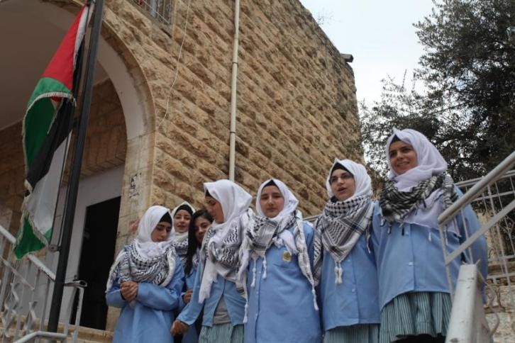 إحياء اليوم الوطني للكوفية في مدارس طولكرم