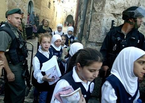 الاحتلال يغلق منطقة "عقبة السرايا" ويحاصر مدرسة دار الأيتام بالقدس