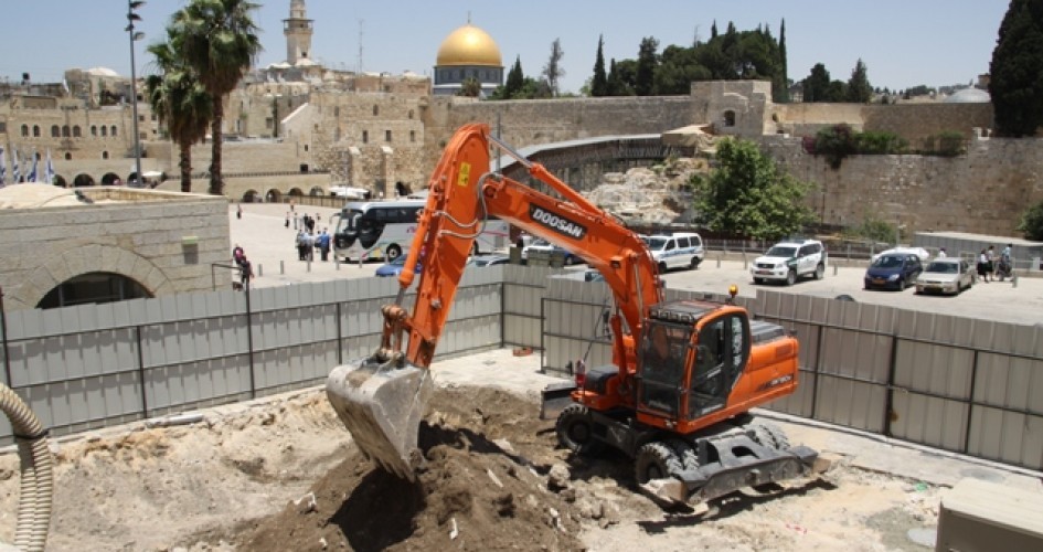 البرلمان العربي يُحذّر من خطورة الحفريات التي تستهدف أساسات "الأقصى"