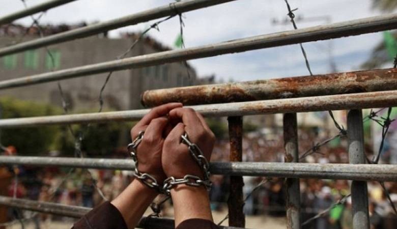 5 أسرى يدخلون أعواماً جديدة في سجون الاحتلال